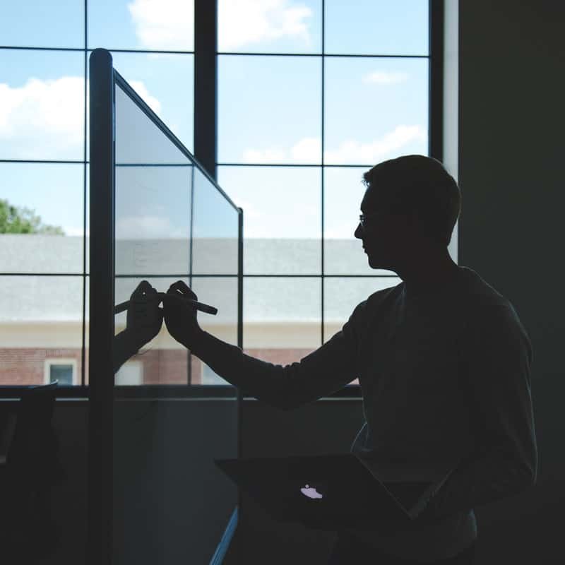 photo-1532554404540-449399c2db91